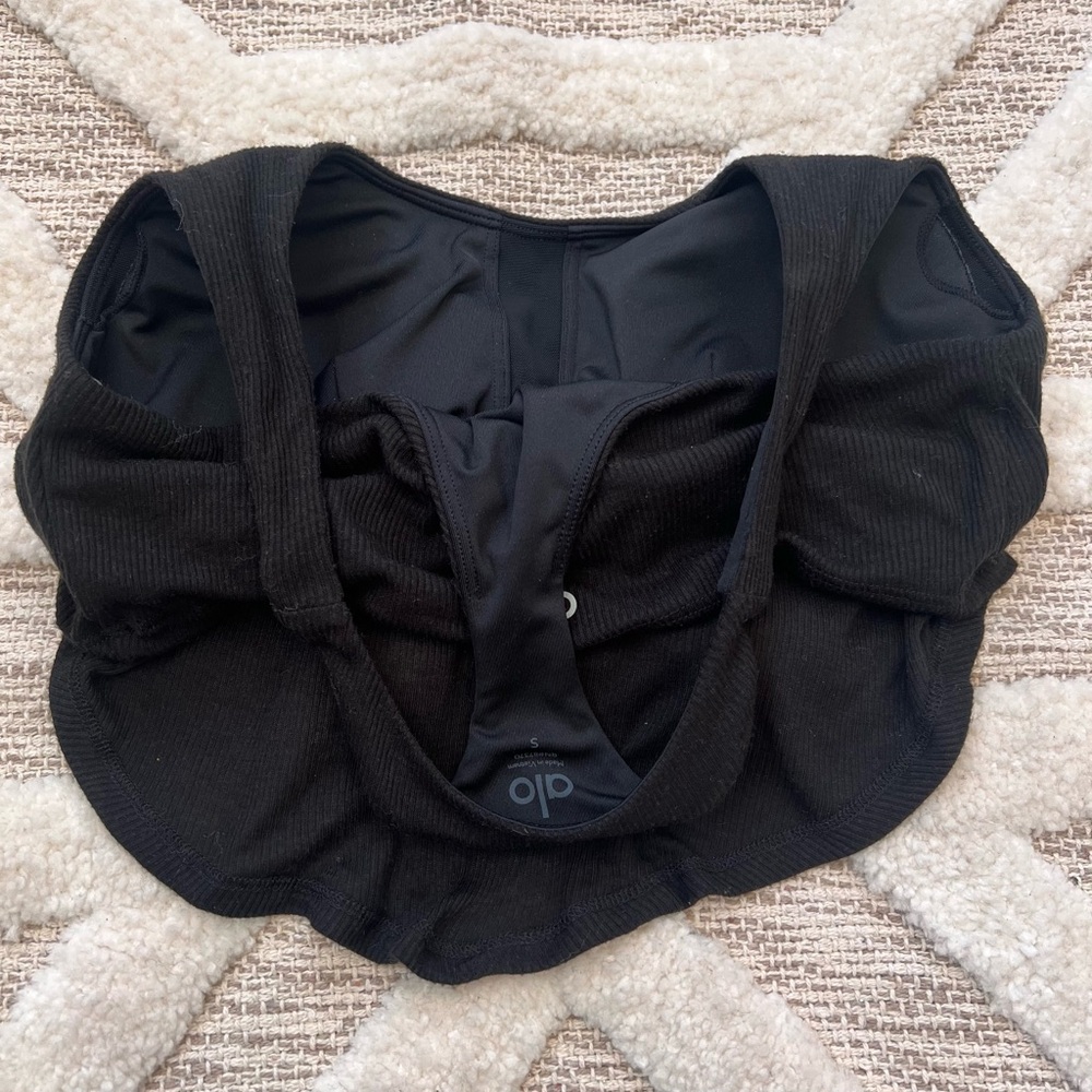 ALO Yoga Tie Knot Crop Top Bra Size Small Black wear 2 ways! Excellent condition - Picture 4 of 4